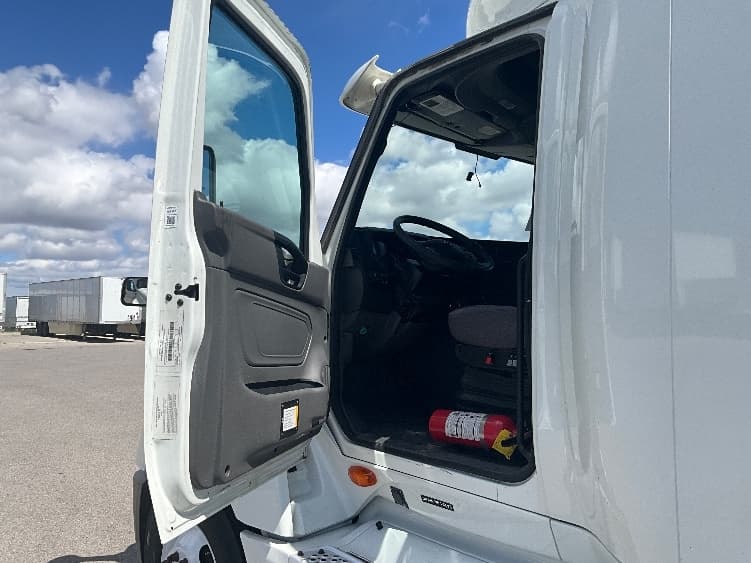 2022 International LT — photo 9