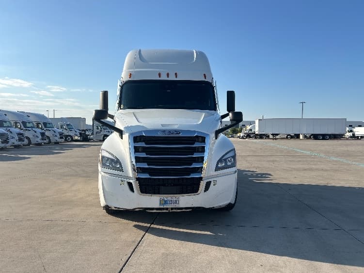 2022 Freightliner Cascadia — photo 2