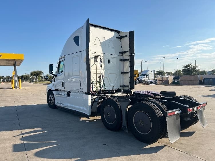2022 Freightliner Cascadia — photo 5