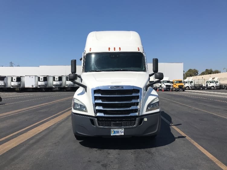 2024 Freightliner Cascadia — photo 2