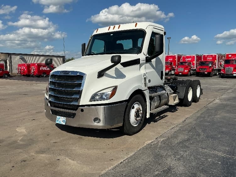 2022 Freightliner Cascadia — photo 3
