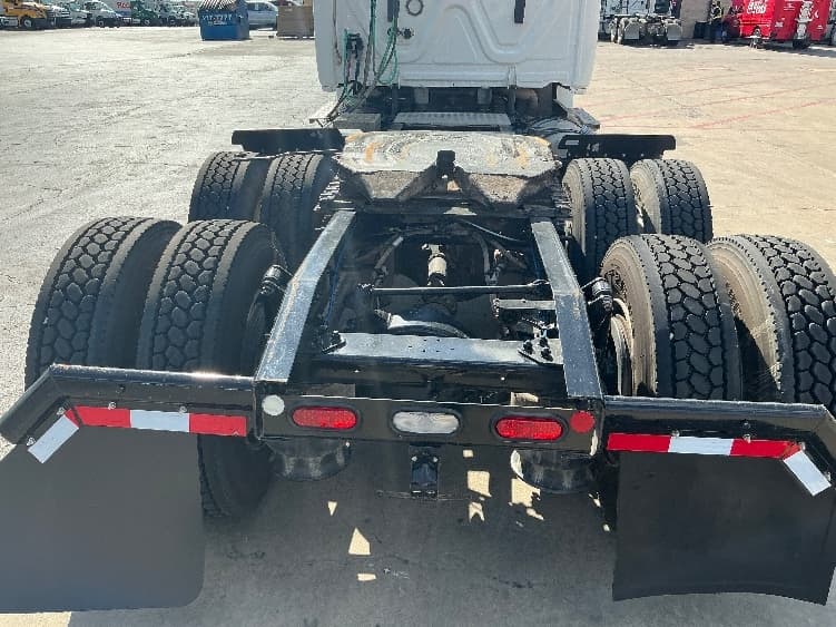 2022 Freightliner Cascadia — photo 6