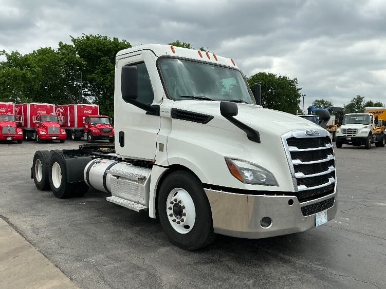 2022 Freightliner Cascadia — photo 3