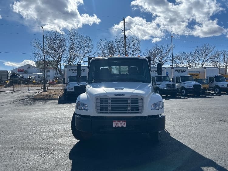 2022 Freightliner M2 106 — photo 2