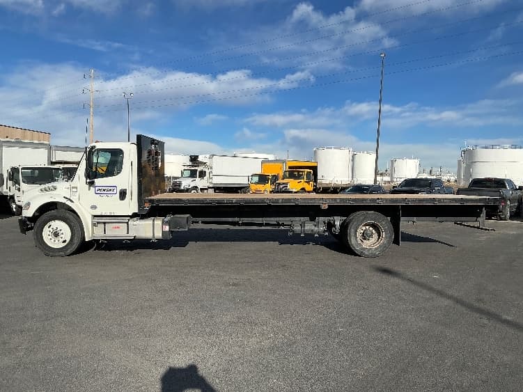 2022 Freightliner M2 106 — photo 4