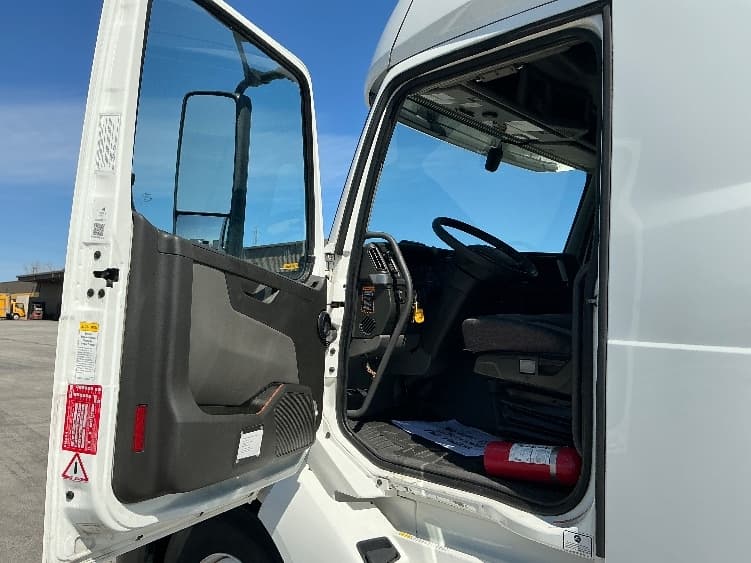 2022 Volvo VNL 760 — photo 9