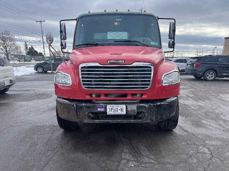 2015 Freightliner M2 106 — photo 2