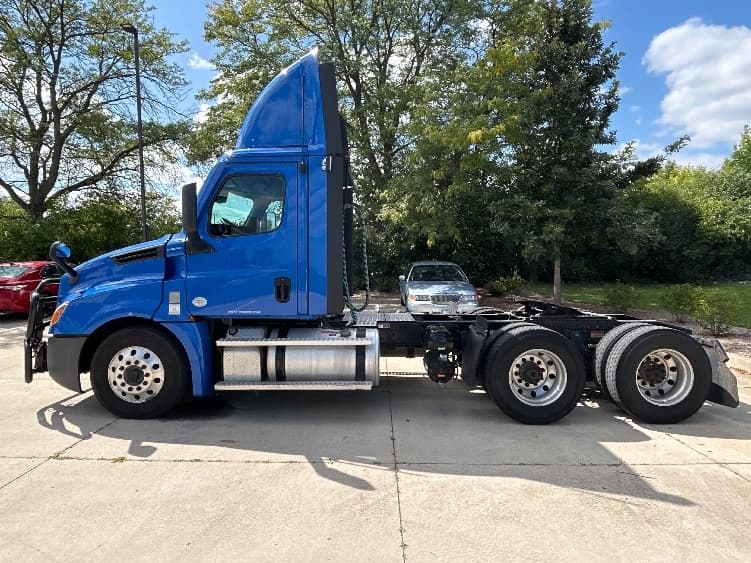 2022 Freightliner Cascadia — photo 4