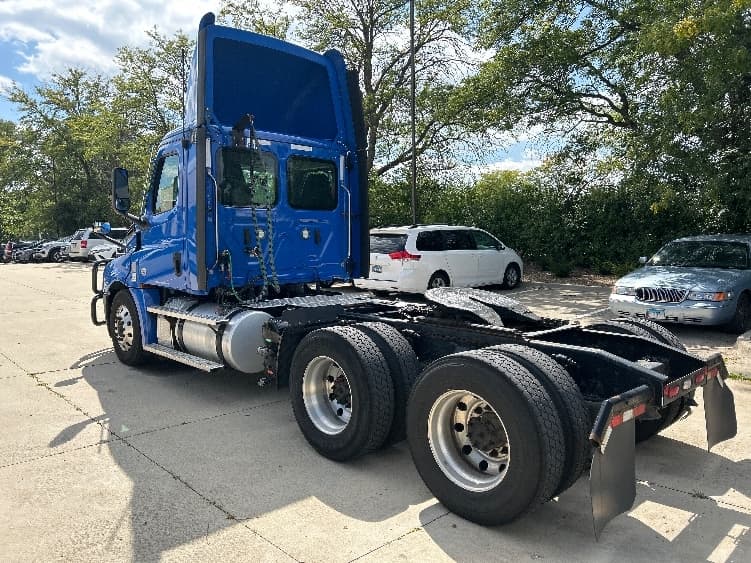 2022 Freightliner Cascadia — photo 5