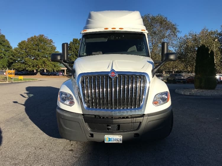 2022 International LT — photo 2