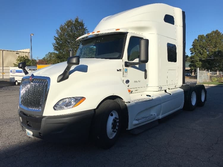 2022 International LT — photo 3