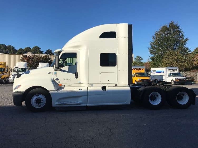 2022 International LT — photo 4