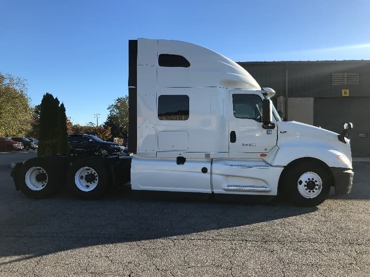 2022 International LT — photo 8