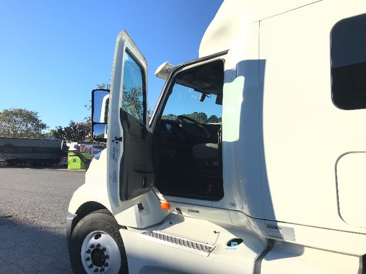 2022 International LT — photo 9