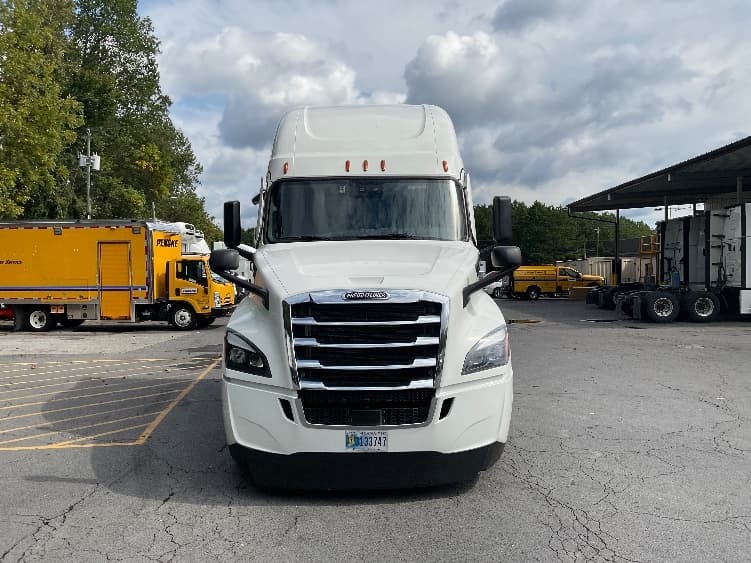 2022 Freightliner Cascadia — photo 2