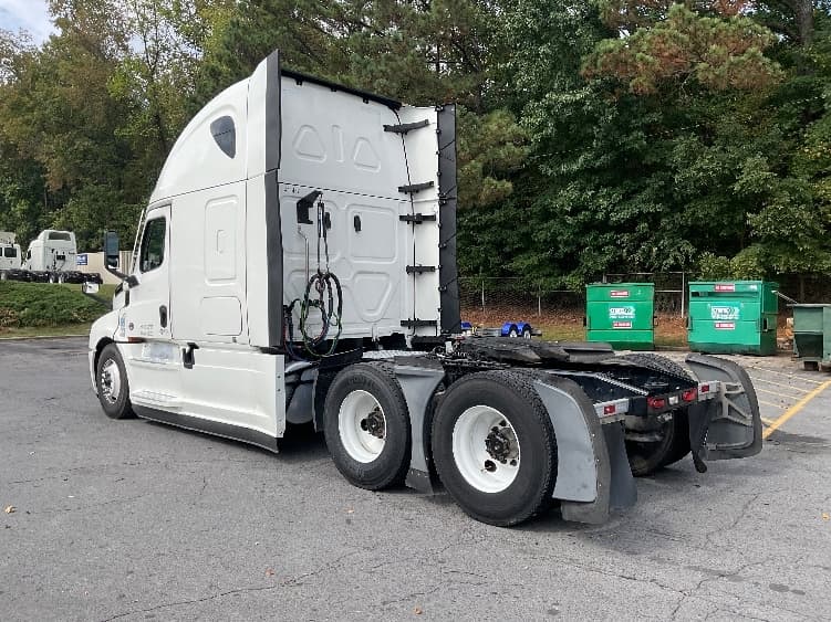 2022 Freightliner Cascadia — photo 5