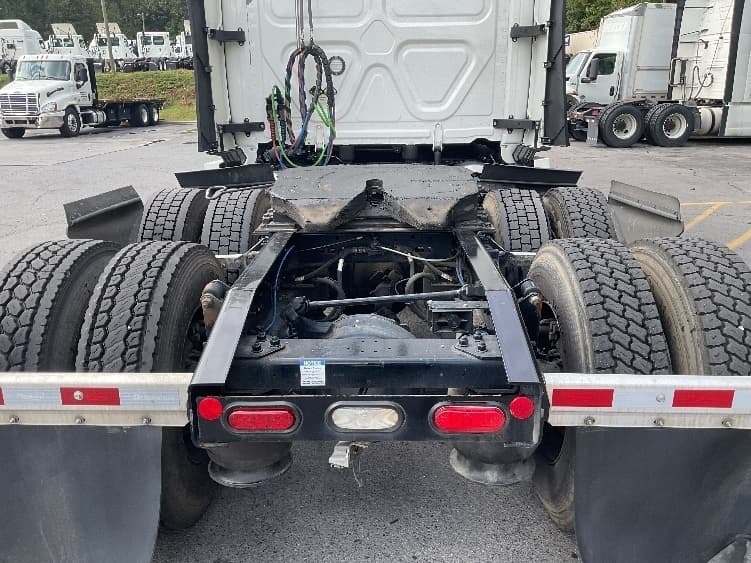 2022 Freightliner Cascadia — photo 6