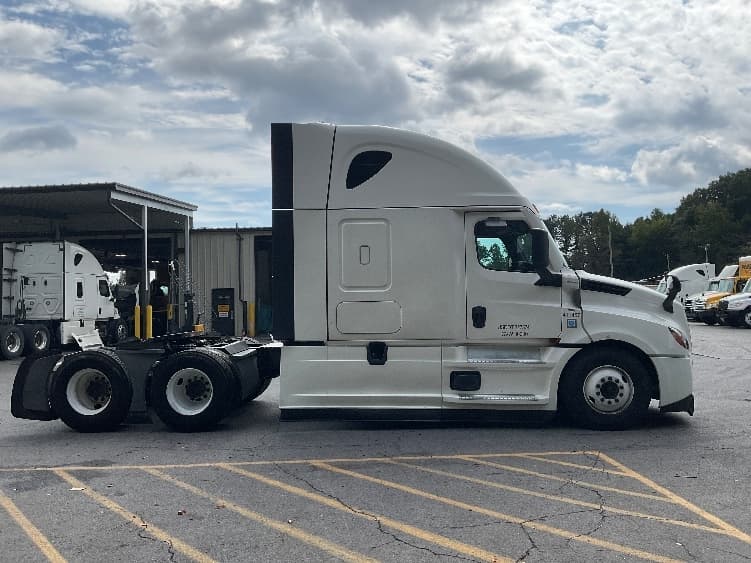 2022 Freightliner Cascadia — photo 8