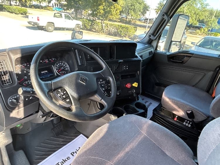 2022 International LT — photo 10