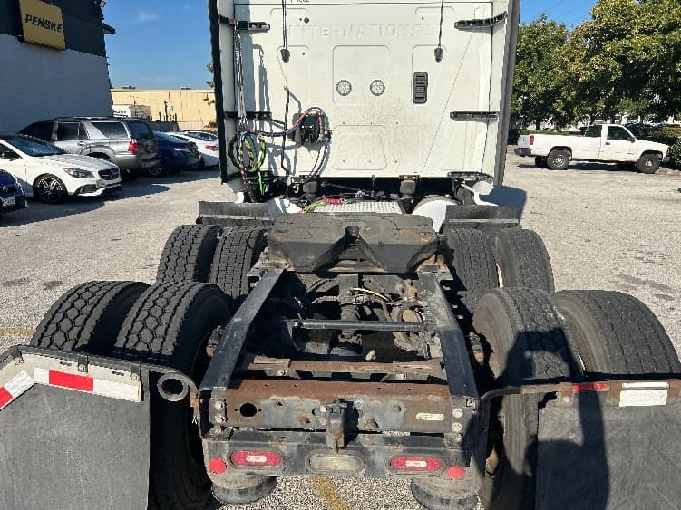 2022 International LT — photo 6