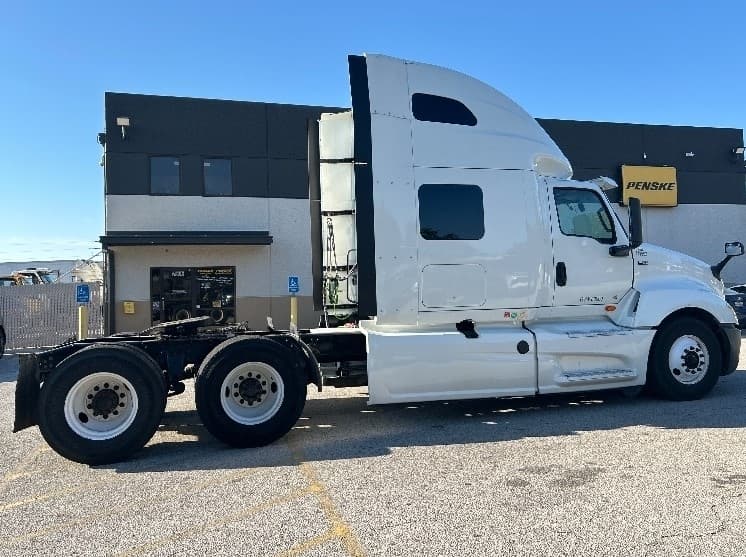 2022 International LT — photo 8