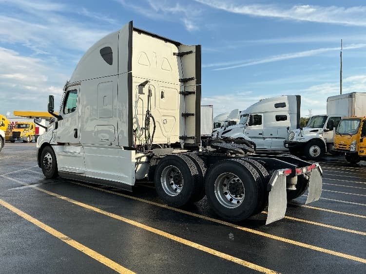 2022 Freightliner Cascadia — photo 5