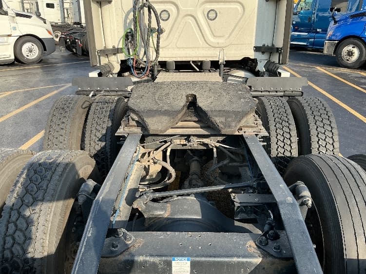 2022 Freightliner Cascadia — photo 6