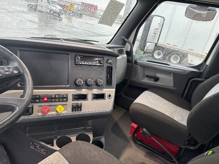 2022 Freightliner Cascadia — photo 10