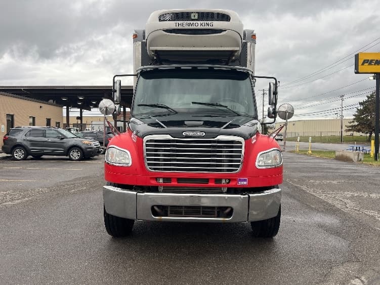 2018 Freightliner M2 106 — photo 2