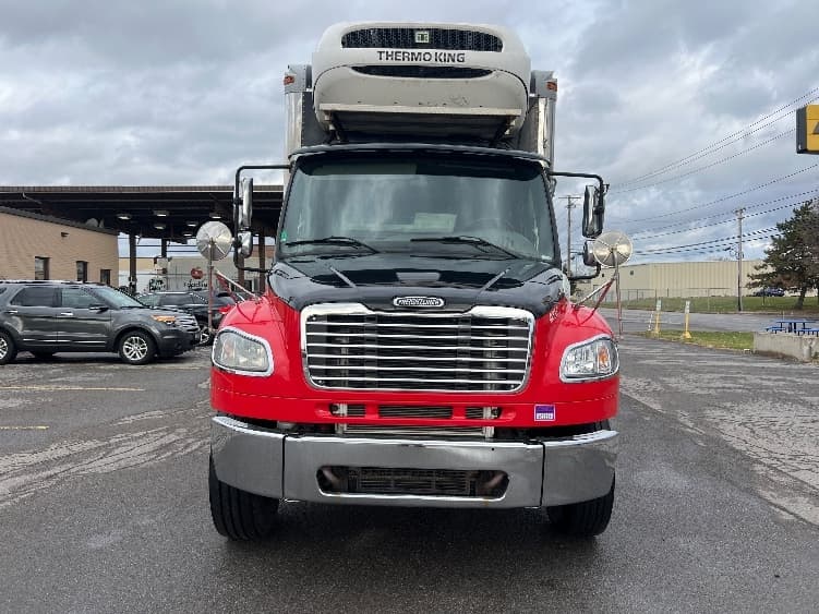 2018 Freightliner M2 106 — photo 2