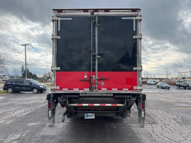 2018 Freightliner M2 106 — photo 7
