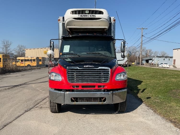 2018 Freightliner M2 106 — photo 2