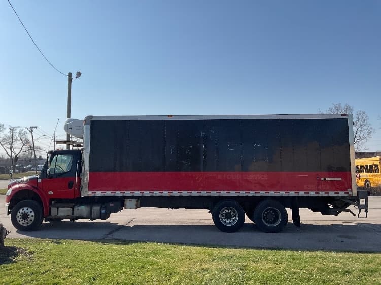 2018 Freightliner M2 106 — photo 4