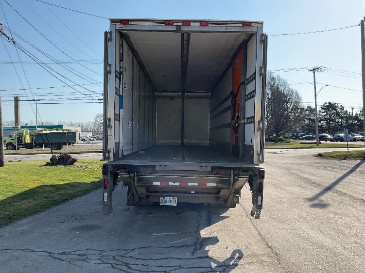 2018 Freightliner M2 106 — photo 8