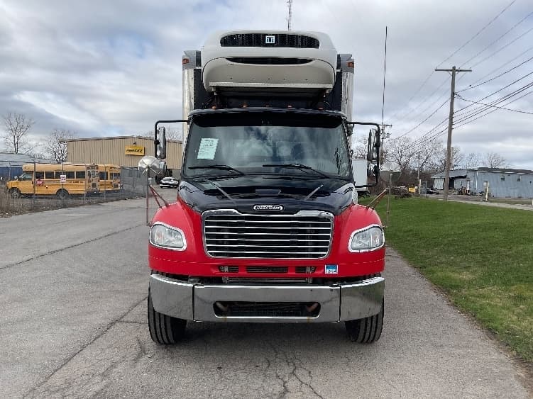2018 Freightliner M2 106 — photo 2