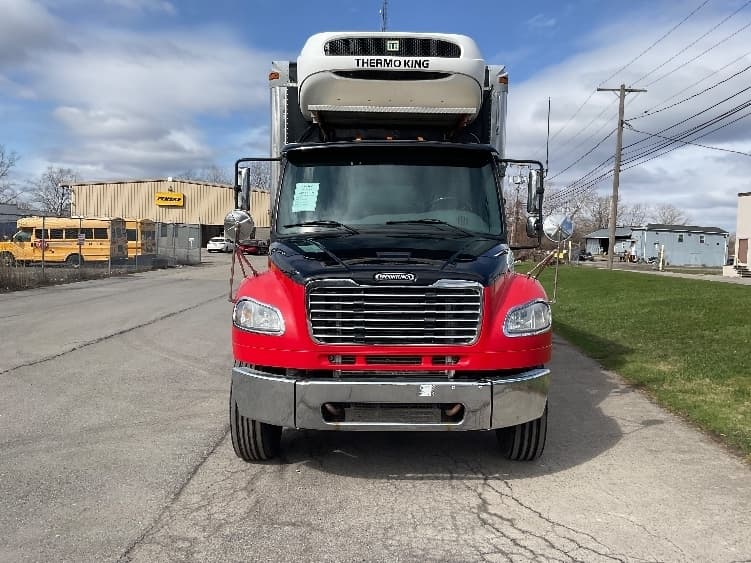 2018 Freightliner M2 106 — photo 2