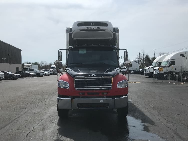 2018 Freightliner M2 106 — photo 2