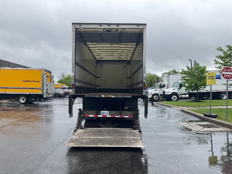 2019 Freightliner M2 112 — photo 9