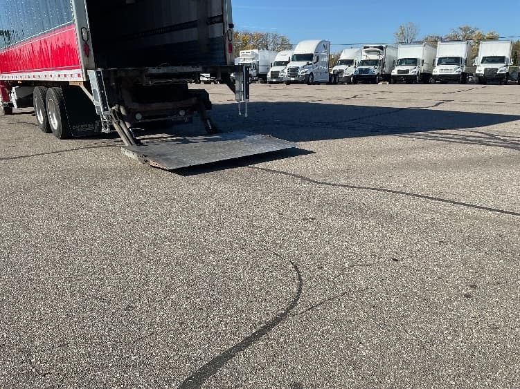 2019 Freightliner M2 106 — photo 9