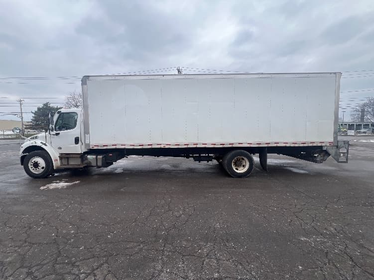 2019 Freightliner M2 106 — photo 4