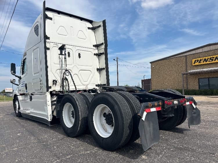 2022 Freightliner Cascadia — photo 5