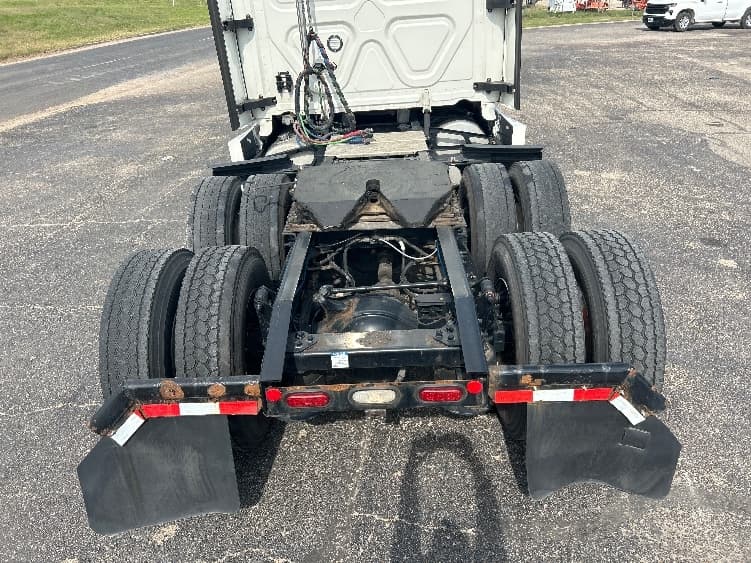 2022 Freightliner Cascadia — photo 6