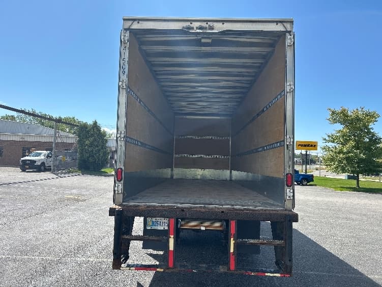 2020 Freightliner M2 106 — photo 8