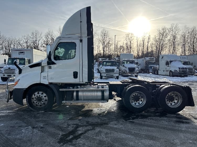 2022 Freightliner Cascadia — photo 4