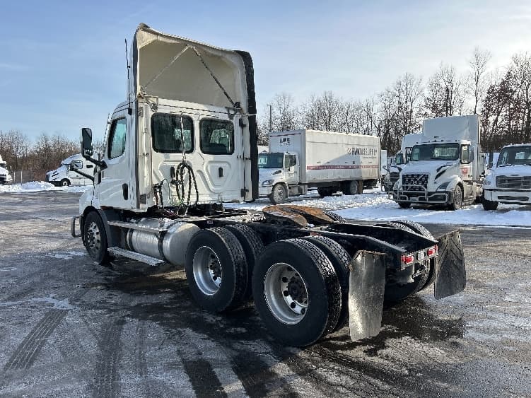 2022 Freightliner Cascadia — photo 5