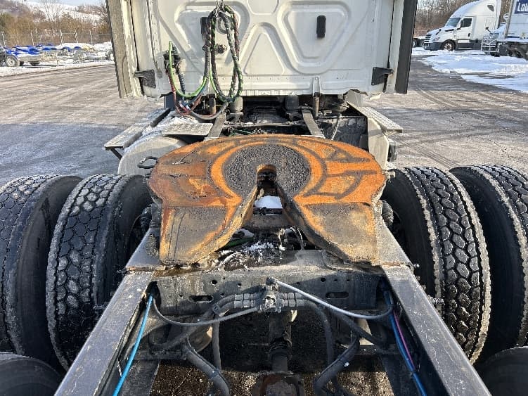 2022 Freightliner Cascadia — photo 6