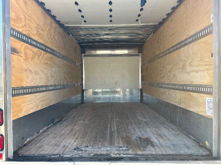 2022 Isuzu NRR — photo 10