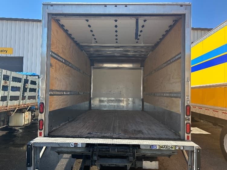 2022 Isuzu NRR — photo 8