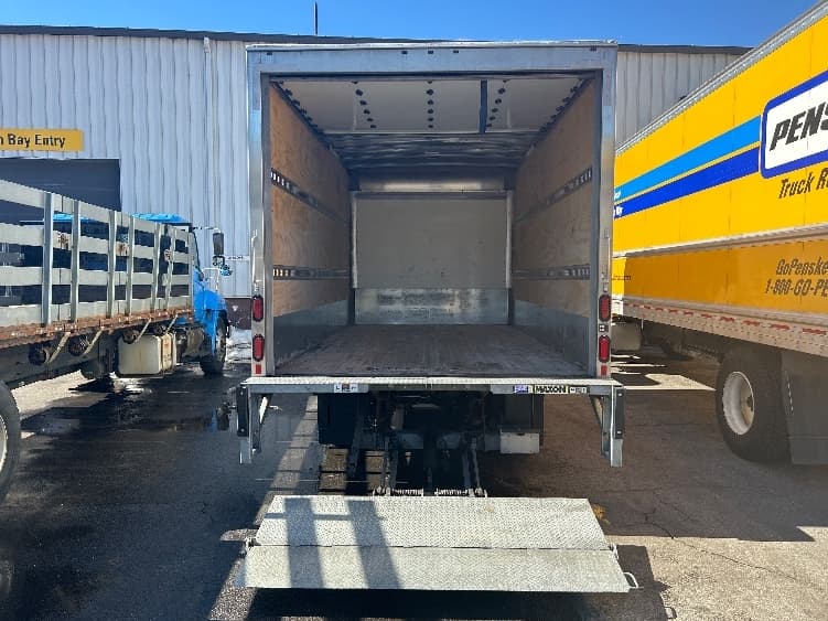 2022 Isuzu NRR — photo 9