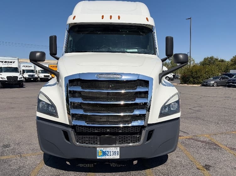 2022 Freightliner Cascadia — photo 2